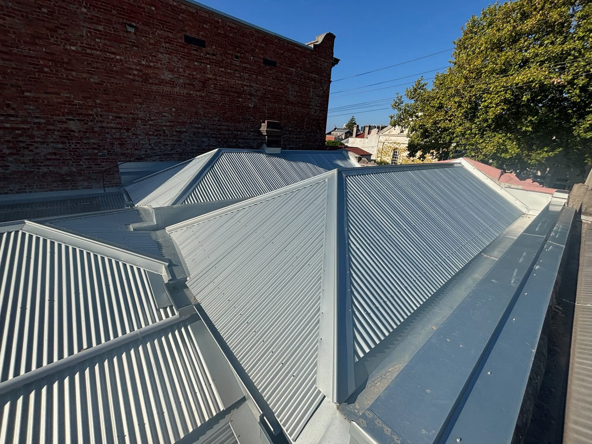 New metal roof with valley flashings and box gutter by Prava